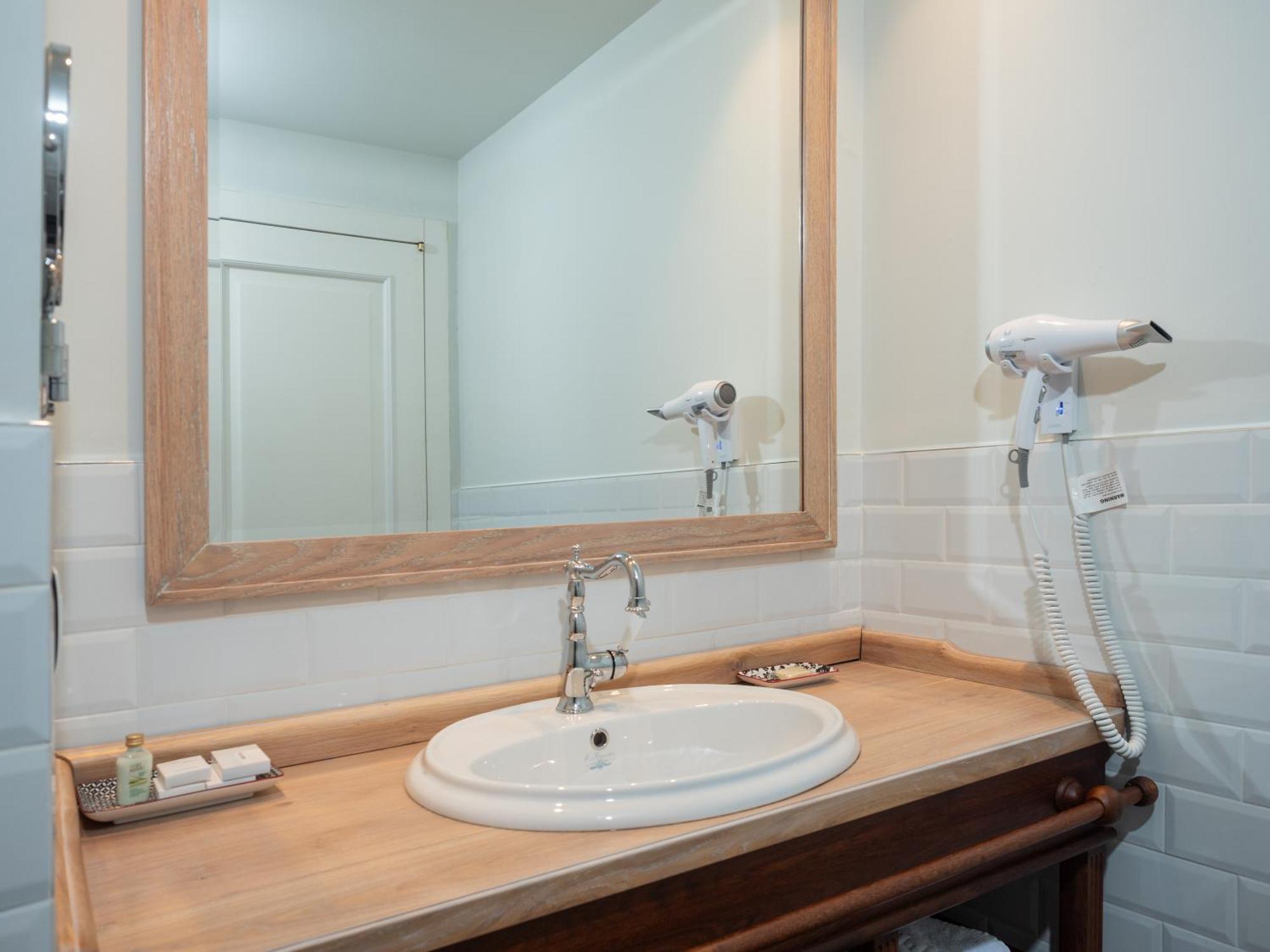 Ebel Boutique Hotel Tiranë Luaran gambar