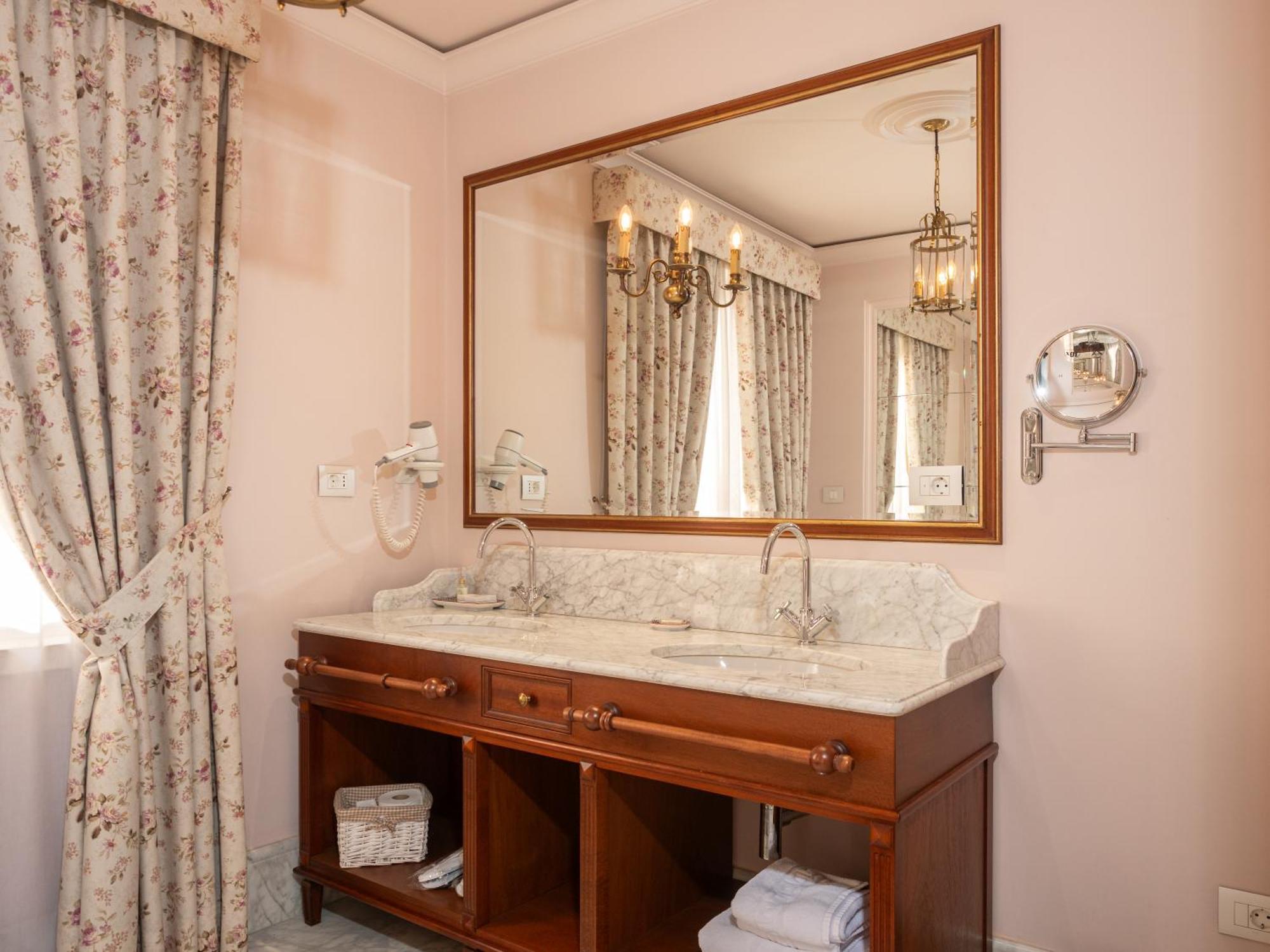 Ebel Boutique Hotel Tiranë Luaran gambar
