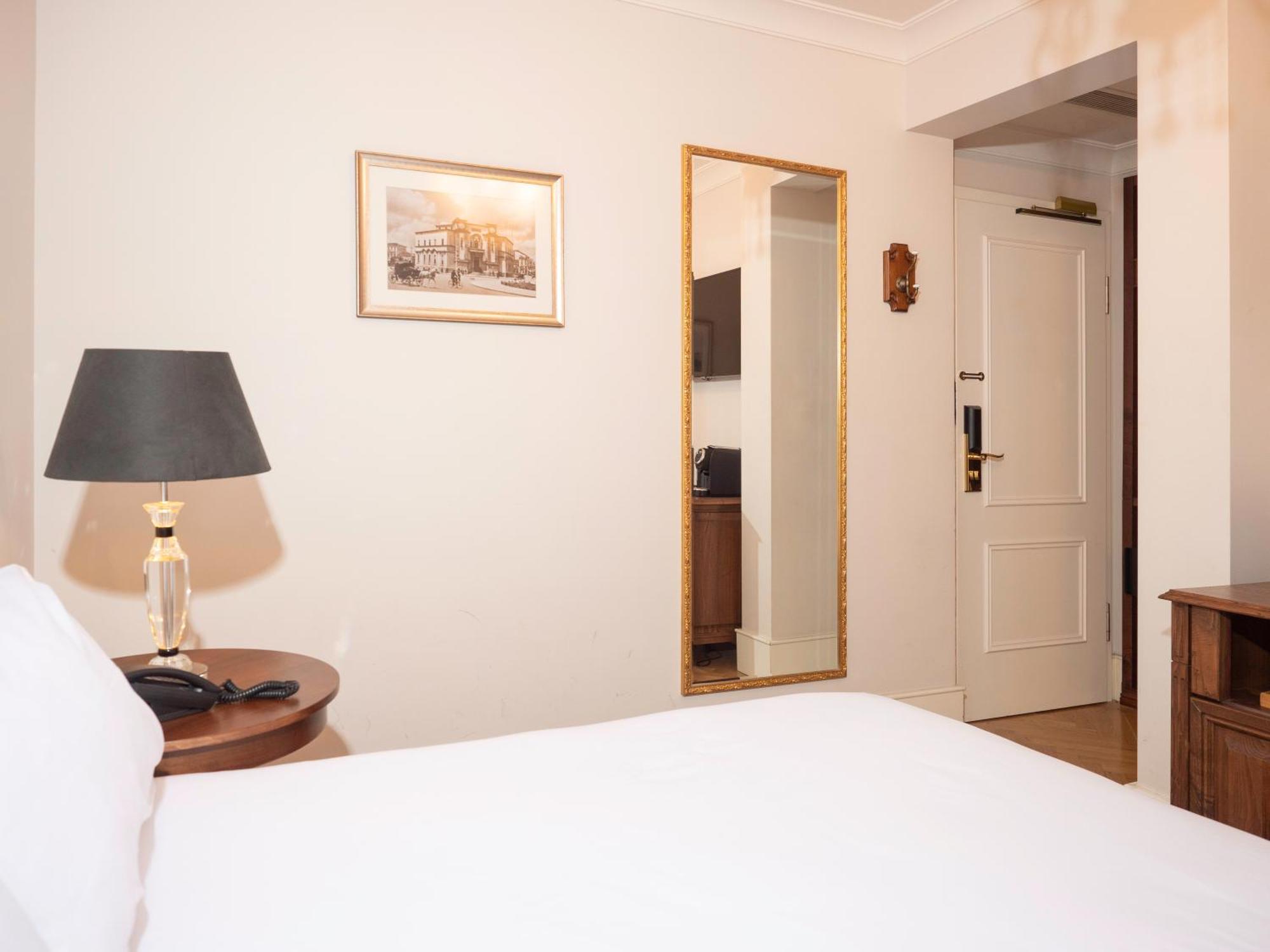 Ebel Boutique Hotel Tiranë Luaran gambar