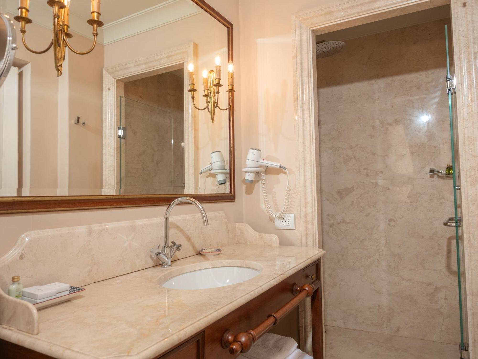 Ebel Boutique Hotel Tiranë Luaran gambar