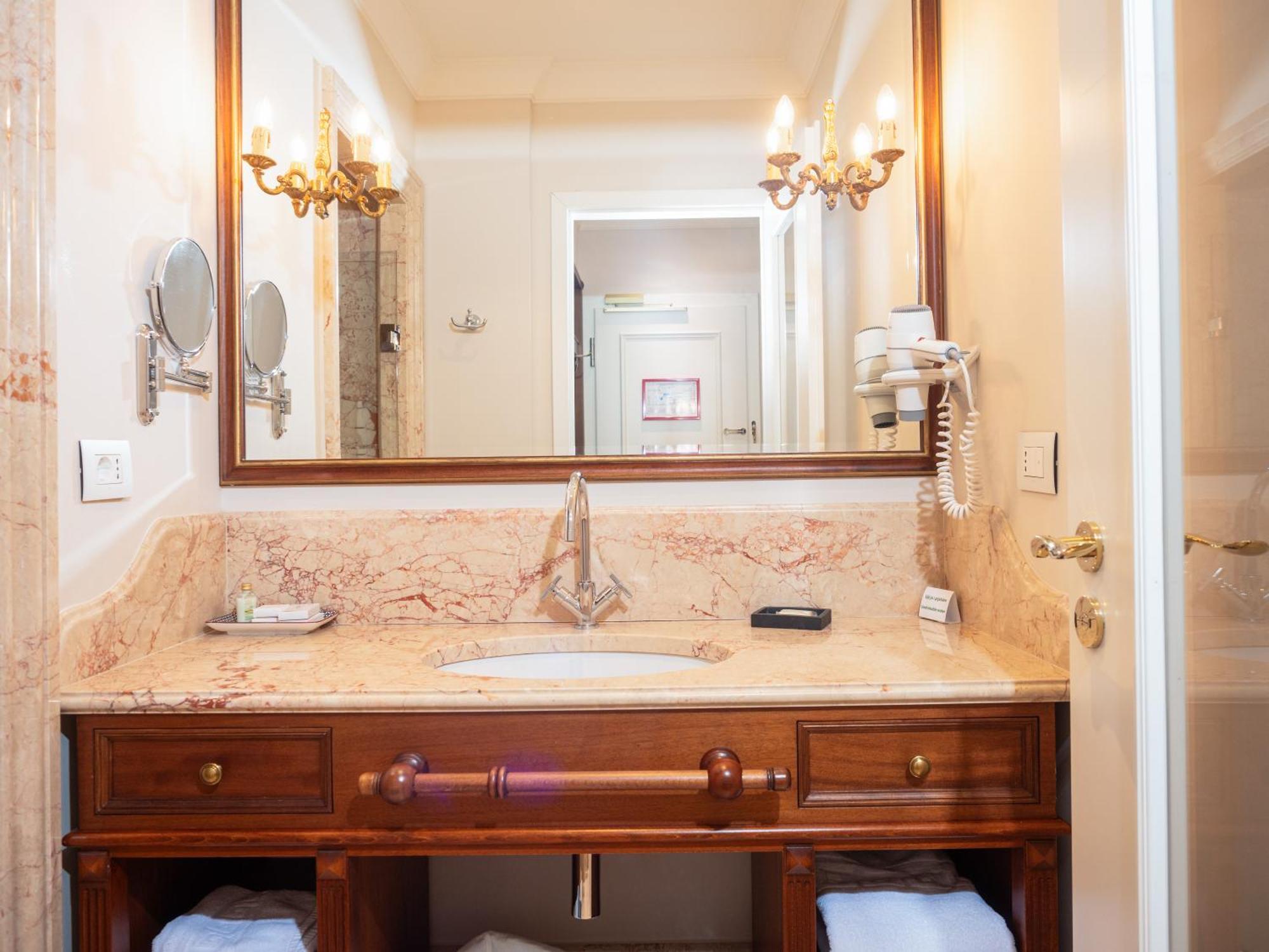 Ebel Boutique Hotel Tiranë Luaran gambar